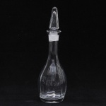 Garrafa Licoreira estilo art deco em demi cristal europeu. Med: 38cm