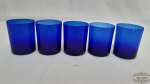 5 Copos Aperitivo em Vidro Azul Cobalto. Medida: 9 cm de altura 7 cm de diametro 5 copos vidro