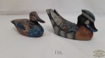 Enfeite 2 Patos em Madeira Pintados à Mão. Medida: maio 19 cm de comprimento , menor 16 cm de comprimento madeira , apreseta um qubrado