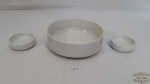 Lote 1 Bowl e 2 Petisqueiras Redondas Diversas em Porcelana Branca Vera Cruz. Medidas: Bowl 19cm de diametro porcelana veracruz, e 2 petisqueira 8cm de diametro