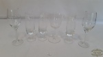 Lote 6 Taças em Cristal Diversas Sendo 3 Espumantes e 3 de vinho. Medidas: 3 taças de espumante 16cm de altura , 2 taças de vinho 18 cm de altura , taça de vinho menor 15cm de altura