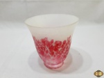 Cúpula em vidro fosqueado. Medindo 12,5cm de altura x 5,5cm de diâmetro de boca.