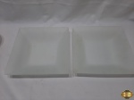 Lote de 2 travessas quadradas fundas, fruteiras em vidro fosco. Medindo 30cm x 30cm x 6cm de altura.