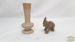 2 enfeite 1 solifleur e um elefante em pedra sabaoMedidas: 15cm altura maior , 10cm comprimento e 9cm altura menor
