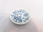 Antigo  prato pires em porcelana Alemã Meissen. modelo cebolinha. Medida: 13cm de diametro.