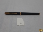Caneta tinteiro Parker preta com dourado, necessita de carga.