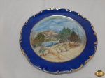 Prato decorativo em porcelana pintado a mão. Medindo 31,5cm de diâmetro.