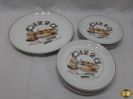 Jogo de 6 pratos de pizza com serviço em porcelana Schmidt. Medindo o prato de servir 30,5cm de diâmetro e os 6 pratos 21cm de diâmetro.