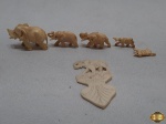 Lote de 6 elefantes decorativos em osso. Medindo o maior 3,5cm de comprimento.