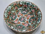 Bowl em porcelana oriental floral. Medindo 15,5cm de diâmetro x 5cm de altura.