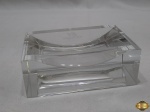 Porta cartões em bloco de cristal com logo da Air France. Medindo 12cm x 8cm x 4,5cm de altura. Com um levíssimo bicado na borda.