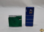 Lote de 2 isqueiros, sendo um Prince Oscar e um em metal esmaltado verde, necessitam de fluido.