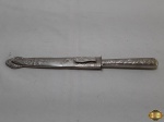 Punhal, faca gaúcha em aço inox Hercules com relevo no punho e na bainha. Medindo 29cm de comprimento com bainha.