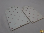 Lote de 2 tábuas para cerne e queijo em porcelana floral com friso ouro. Medindo o maior 27cm x 15cm.
