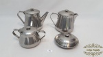 Baixela de 4 Peças Chá e café  aço inox Meridional , sendo 1 Bule Café,  1 Leiteira, 1 açucareiro e 1 Mantegueira . Medidas: bule café 15cm altura ,leiteira 15cm de altura , açucareiro 10cm de altura , mantegueira 5cm de altura ,colher 13cm de comprimento.