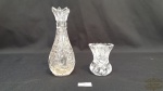 2 Vasos em Cristal Ricamente Lapidado com Borda Serrilhada. Medidas: Maior 16 altura x 4,5 diametro apresenta pequena perda na Borda Menor 7,5 altura x 6 diametro