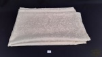 Toalha de Mesa Retangular Cor Perola Adamascada. Medida: 240cm de comprimento 150de largura 100% Poliester