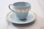 Xicara De Cafe Porcelana Inglesa Wedgwood Relevo. Medida: xicara: 6cm de altura x 6,5,cm de diametropires: 11,5cm de diametro