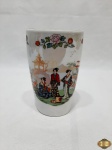Porta trecos, vaso floreira em porcelana furtacor com pintura de gueixas e friso ouro. Medindo 14cm de altura. Com um fio de cabelo.