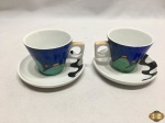 Par de xícaras de café em porcelana pintada.
