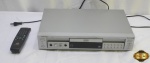 Aparelho dvd com karaokê da Studi, modelo ST 5750E, Funcionando perfeitamente, com controle e todos os cabos. Necessita somente dos microfones.