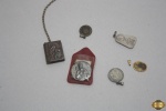 Lote composto de 6 pingentes com imagens sacras. Medindo o maior 3cm