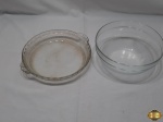 Lote composto de travessa redonda e bowl em vidro temperado. Medindo o bowl 23cm de diâmetro x 10,5cm de altura.