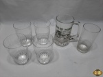 Lote composto de 5 copos longos em cristal diverso e 1 caneca com propaganda. Medindo a caneca 14cm de altura.
