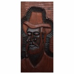 Grandiosa Placa em madeira talhada com imagem do Preto Velho. Dimensões: 80 cm x 40 cm.