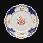 Winterling Bavária - Antigo prato em fina porcelana Alemã da Bavária  rematado  com decoração floral , estilizados nas cores azul cobalto, arabescos e flores gravados à Ouro. Exemplar de coleção e em perfeito estado de conservação. Dimensões: 24 diâmetro.