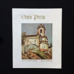 OURO PRETO - Sua história, sua arte - Antigo conjunto com 4 gravuras de casarios e Igrejas de Ouro preto. Acompanha textos com ricas informações distribuídas em 8 páginas. Exemplar acondicionado em pasta original e em excelente estado  de conservação. Dimensões: 45 cm x 37 cm.