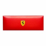 Estojo Ferrari para Caneta. Revestido de couro sintético na cor vermelho, parte interna aveludado e liso. Sistema de abertura sob pressão. Exemplar em excelente estado. Dimensões: 18 cm x 7 cm x 4 cm.