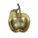 Antiga Salva em bronze polido no formato de maça. Exemplar em excelente estado de conservação. Dimensões: 16 cm x 11,5 cm x 2,5 cm.