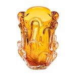 Suntuoso vaso Murano de coleção, translúcido no tom amarelo com ricas ondulações e minúsculas bolhas internas. Exemplar de rara beleza e em perfeito estado. Dimensões: 18 cm x 14 cm diâmetro. Aproximadamente 2,5 Kg.
