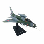 Avião de coleção, modelo English Eletric Lightning Mk.6 UK. Construído em plástico rígido com riquíssimos detalhes. Escala 1:72. Acompanha base, trem de pouso dianteiro e traseiro. Exemplar em perfeito estado acondicionado em embalagem original. Dimensões: 24 cm x 15 cm.