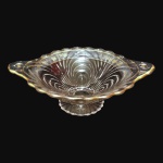 Fruteira em Demi Cristal, anos 50.  Borda ondulada com alças e faixa com arabescos pintados à Ouro. Dimensões : 20 cm x 9 cm.