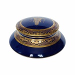 Raro Potiche em porcelana Francesa na cor azul Cobalto, decorado com faixas vegetalistas, estilizados e filetes pintados  à Ouro. Exemplar antigo em excelente estado. Dimensões: 8 cm altura x 18 cm diâmetro.