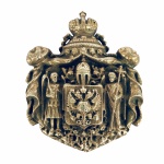 Antigo aplique de origem Francesa em bronze rematada com manto Real, ao centro brasão ostentando águia bicéfala  encimada por coroa Imperial e ladeada por anjos. Inscrição "PARIS" gravado no  fundo. Exemplar rico em detalhes e em excelente estado de conservação Dimensões: 8 cm x 7 cm.