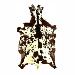 Antiga  pele de Cabra nas cores marrom e branco. Exemplar adquirido em feira de antiguidades e em excelente estado de conservação. Dimensões: 105 cm x 65 cm.
