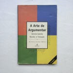 Antônio Suárez Abreu - "A arte de argumentar: Gerenciando Razão e Emoção". 13º edição lançada  pela a editora Ateliê Editorial em 2013. Livro em Português com 144 páginas. Antônio Suárez Abreu tem pós-doutorado pela Unicamp e defendeu livre-docência pela USP. Atualmente, é professor titular da Unesp, campus Araraquara, onde orienta trabalhos de mestrado e doutorado. Já publicou dezenas de artigos nas áreas de linguística funcional, argumentação e estilística. Seus escritos, frutos de sua experiência como docente e pesquisador, são plenamente acessíveis aos leigos em linguística.