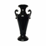 Belo vaso de coleção em porcelana esmaltada na cor preta rematada com alças curtas e recurvas.  Exemplar em perfeito estado. Dimensões: 28 cm x 15 cm.