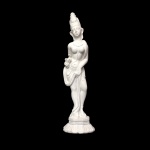 Estatueta de coleção originária da Índia produzido em resina com pátina branca. Ricos detalhes. Exemplar em excelente estado. Dimensões: 22 cm x 6 cm.