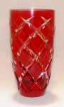 Vaso em cristal Strauss vermelho ricamente lapidado 10x18cm