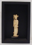 Escultura em marfim em caixa de mdf 11x17cm - com restauro
