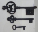 Tres chaves em ferro - Medidas: 31 cm, 24 cm e 12 cm