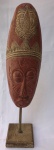 Máscaras africana de madeira entalhada, apoiadas sobre base também de madeira. Medidas: Base 10x10 cm , Altura total 46 cm  e Mascara 12x31 cm