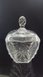Linda bomboniere de vidro com designer moderno  - Medidas: 10x10x14 cm