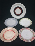 Cinco pratos em porcelana Diametros 14,15,15, 16 e  19 cm