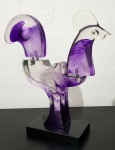 ALDEMIR MARTINS, Galo roxo - Escultura em acrílico - 28x27x8 cm - Assinatura na peça