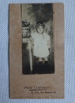 Antiga fotografia de Criança colada em cartão, (Séx. XIX) Família Tradicional de época. Med.4cm x 8cm - Photo Confiança - Rua Visconde do Rio Branco.